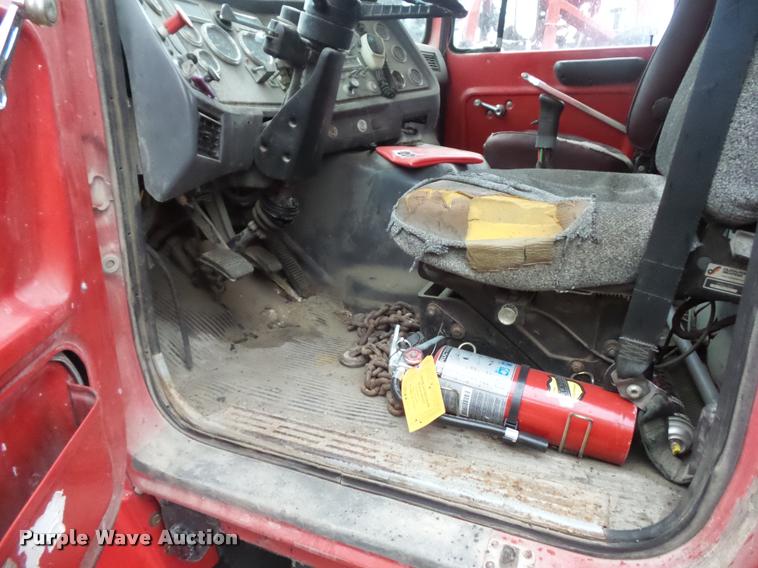 image for item BH9268 1995 Ford L9000 seed tender truck