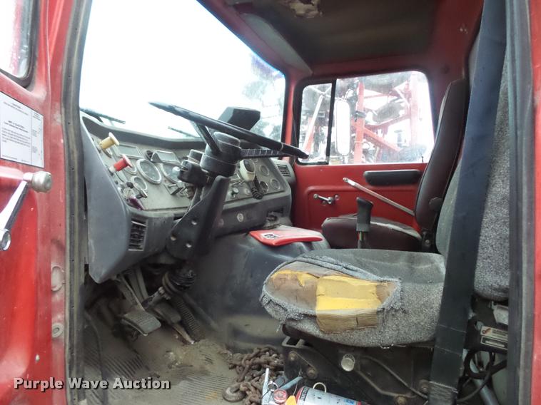 image for item BH9268 1995 Ford L9000 seed tender truck