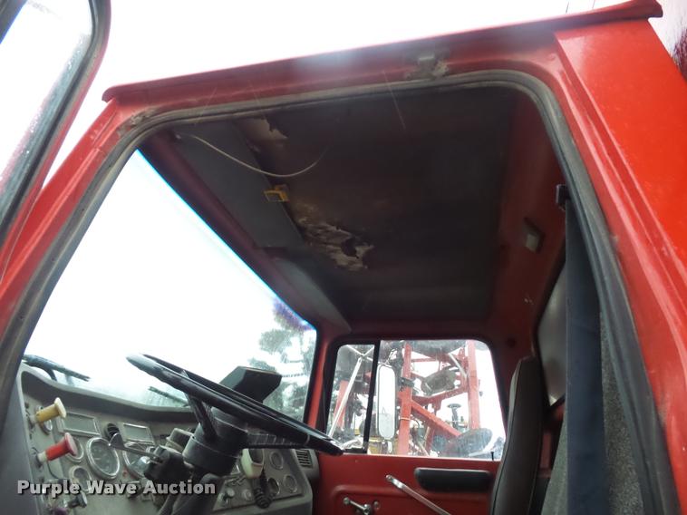 image for item BH9268 1995 Ford L9000 seed tender truck