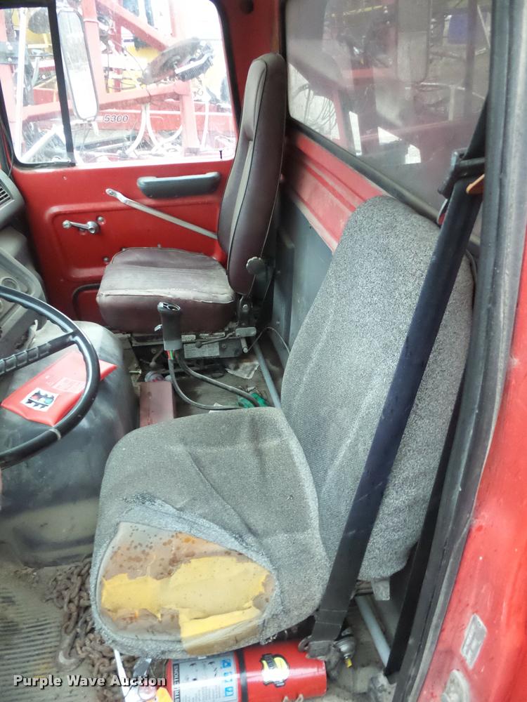 image for item BH9268 1995 Ford L9000 seed tender truck