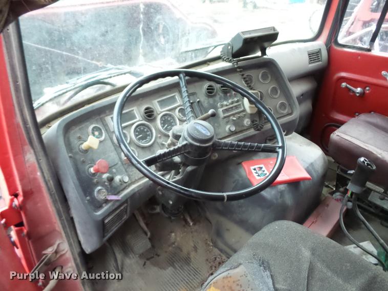 image for item BH9268 1995 Ford L9000 seed tender truck