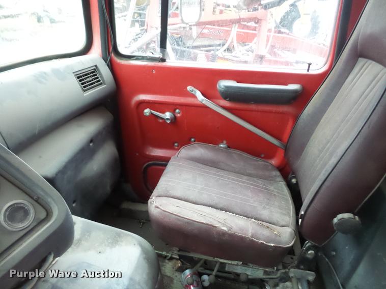 image for item BH9268 1995 Ford L9000 seed tender truck