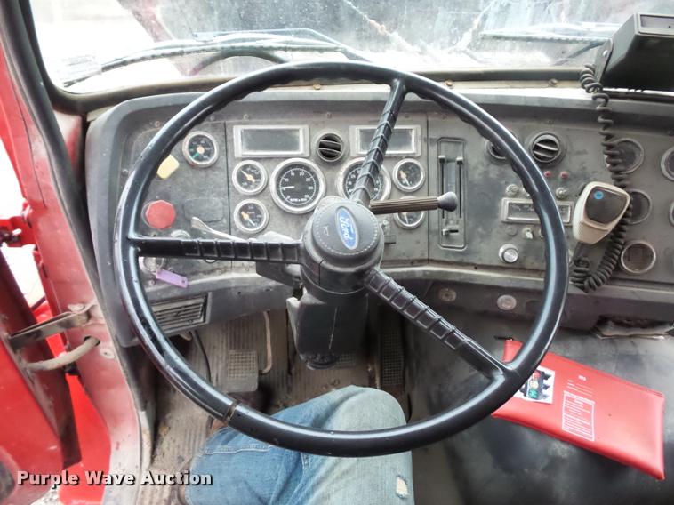 image for item BH9268 1995 Ford L9000 seed tender truck