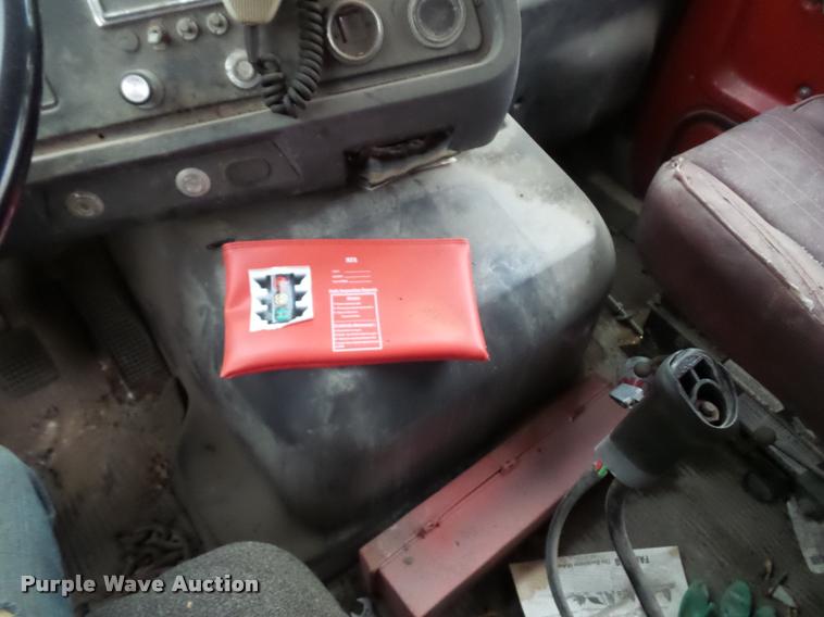 image for item BH9268 1995 Ford L9000 seed tender truck