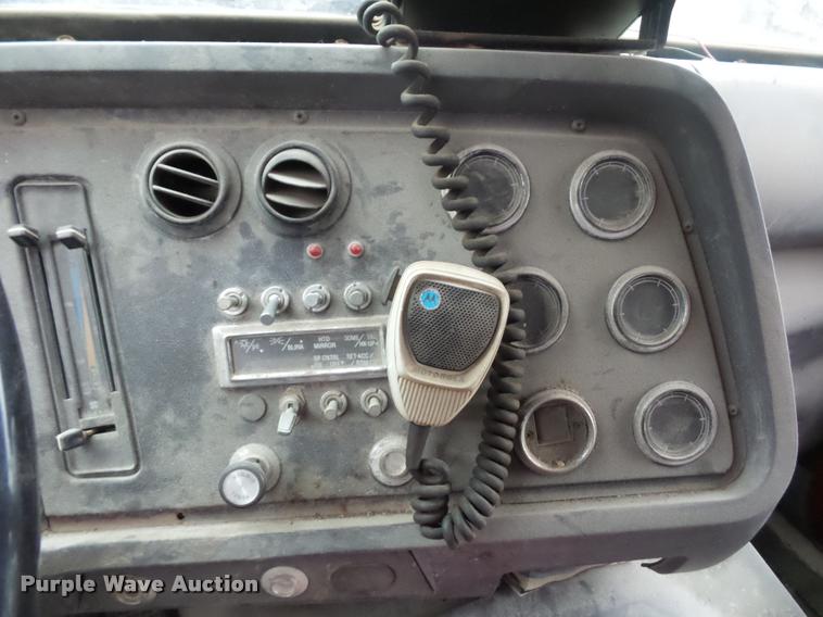 image for item BH9268 1995 Ford L9000 seed tender truck