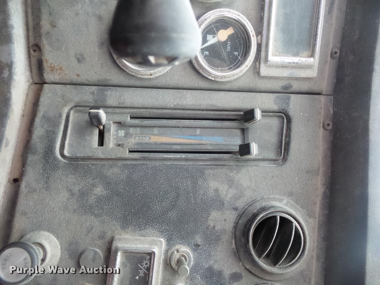 image for item BH9268 1995 Ford L9000 seed tender truck