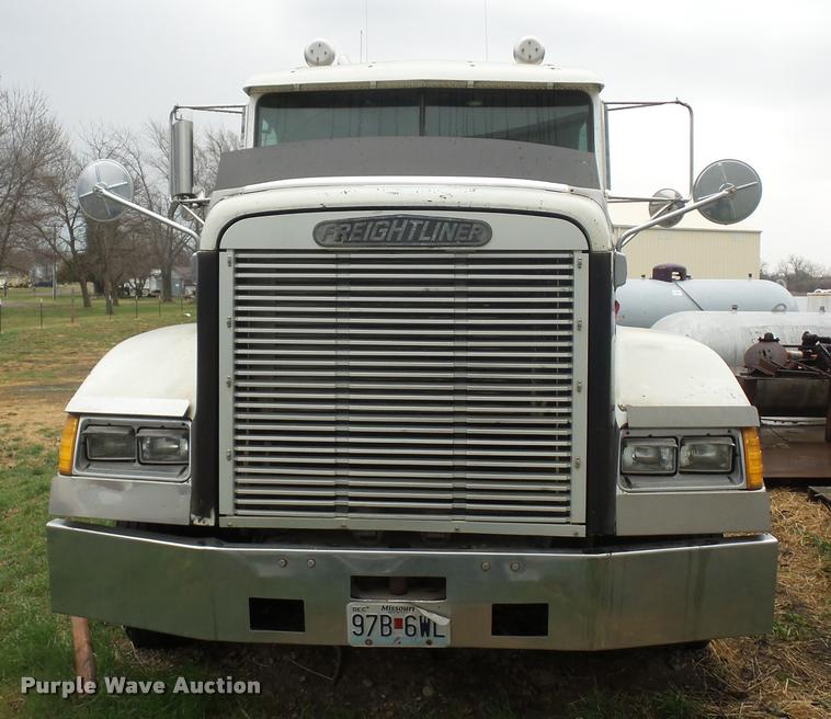 image for item BH9270 1993 Freightliner FLD semi truck