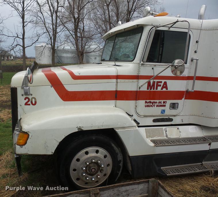 image for item BH9270 1993 Freightliner FLD semi truck