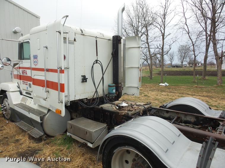 image for item BH9270 1993 Freightliner FLD semi truck