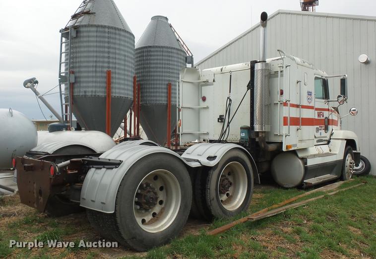 image for item BH9270 1993 Freightliner FLD semi truck
