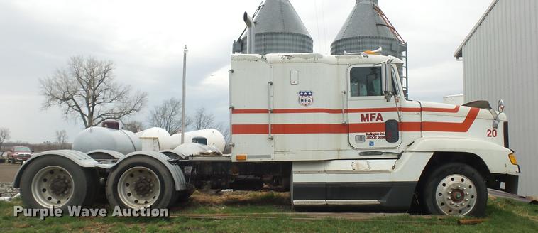 image for item BH9270 1993 Freightliner FLD semi truck