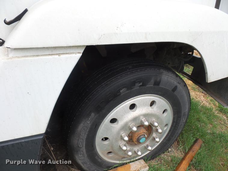 image for item BH9270 1993 Freightliner FLD semi truck