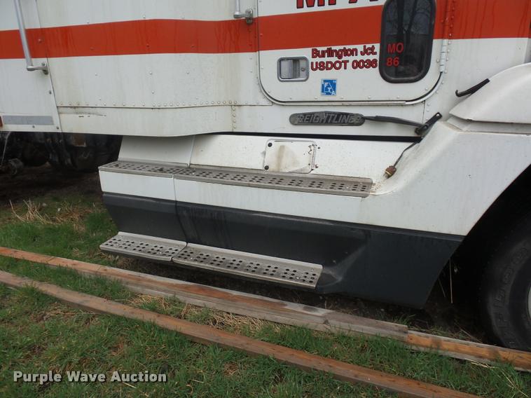 image for item BH9270 1993 Freightliner FLD semi truck