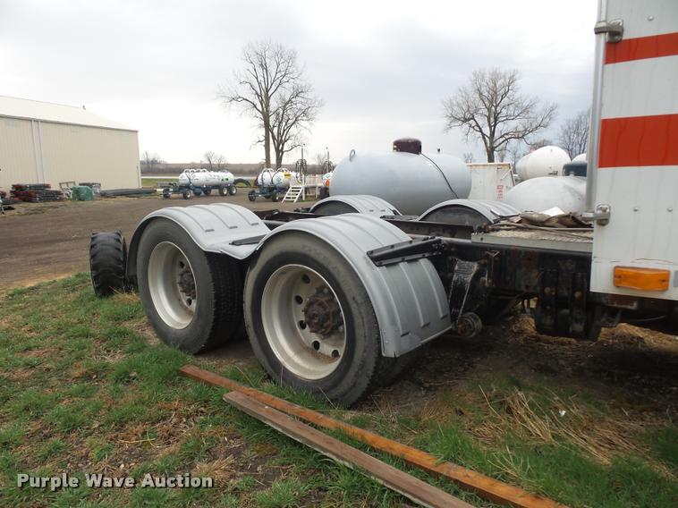 image for item BH9270 1993 Freightliner FLD semi truck