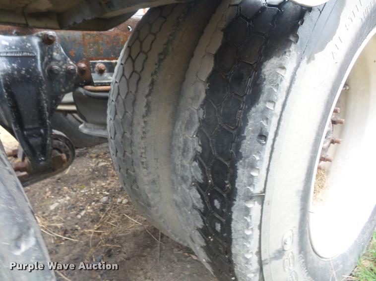 image for item BH9270 1993 Freightliner FLD semi truck