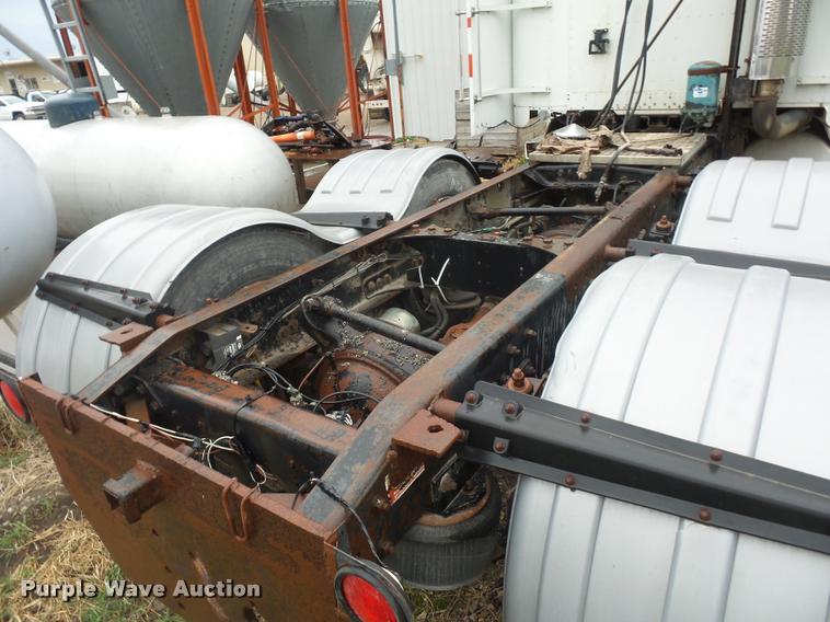 image for item BH9270 1993 Freightliner FLD semi truck