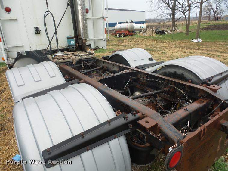 image for item BH9270 1993 Freightliner FLD semi truck