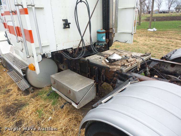 image for item BH9270 1993 Freightliner FLD semi truck