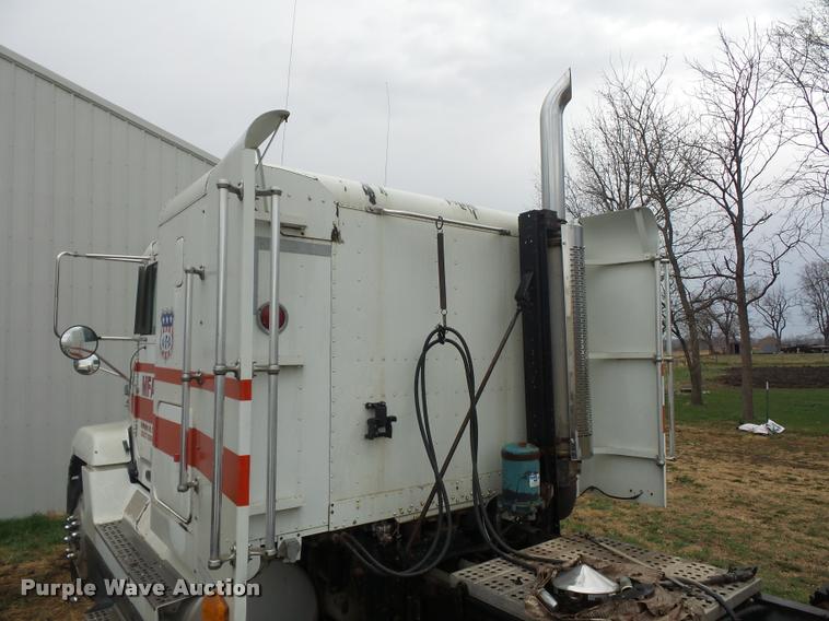 image for item BH9270 1993 Freightliner FLD semi truck