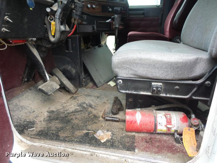 image for item BH9270 1993 Freightliner FLD semi truck