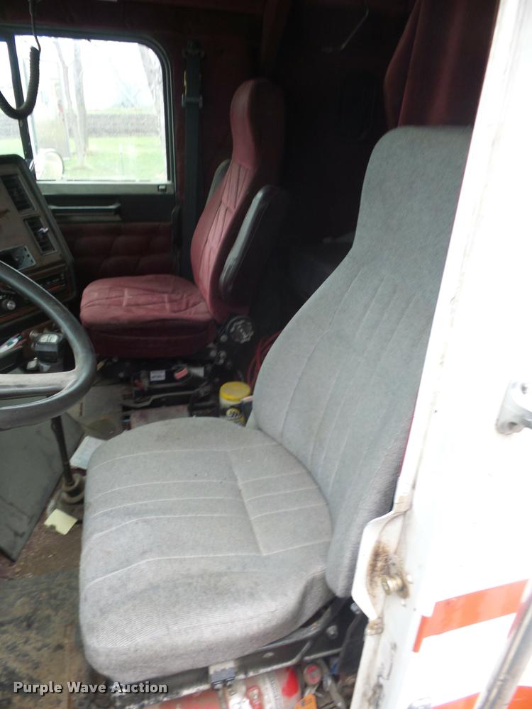 image for item BH9270 1993 Freightliner FLD semi truck