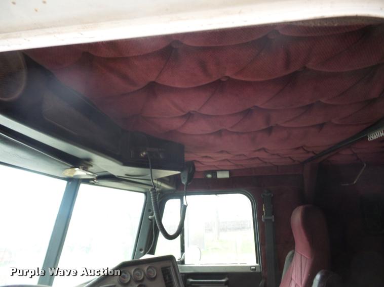 image for item BH9270 1993 Freightliner FLD semi truck