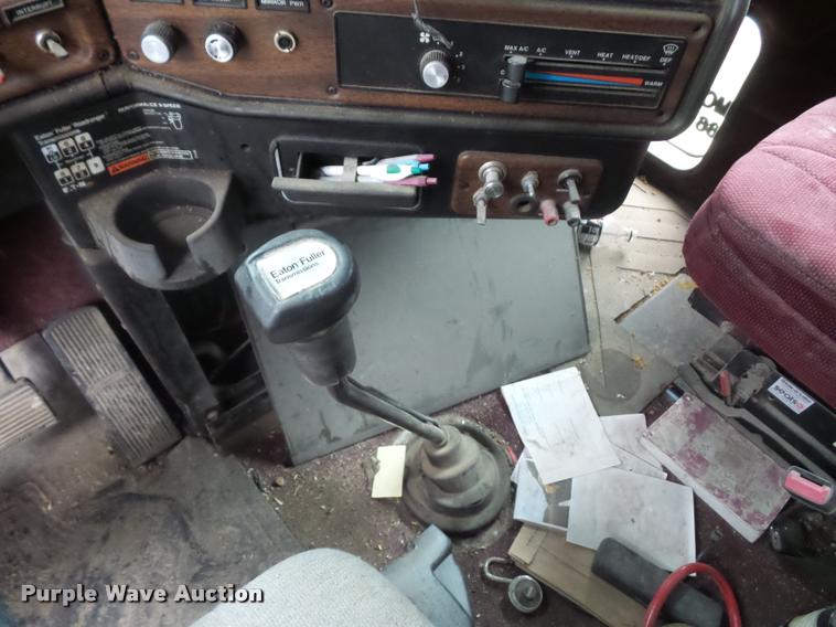 image for item BH9270 1993 Freightliner FLD semi truck