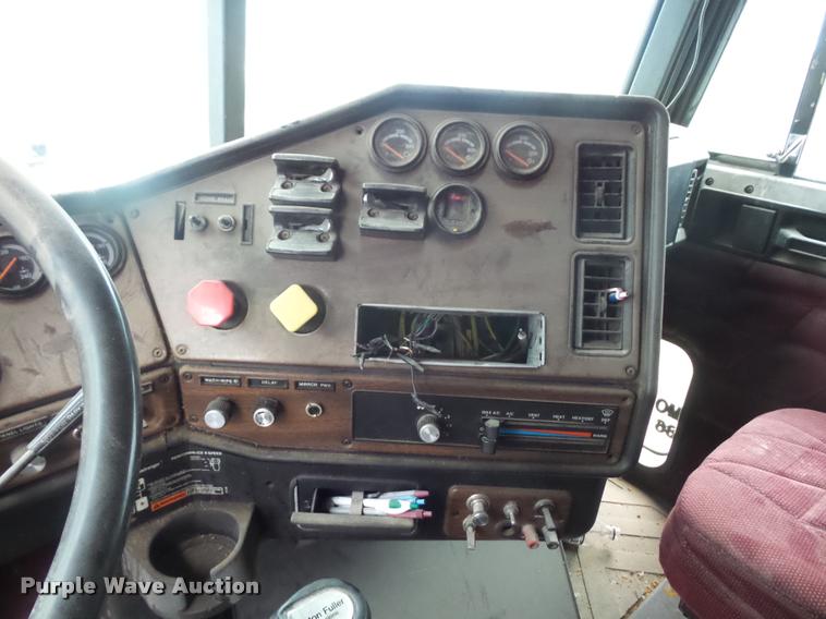 image for item BH9270 1993 Freightliner FLD semi truck