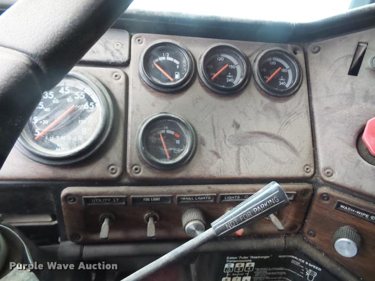 image for item BH9270 1993 Freightliner FLD semi truck