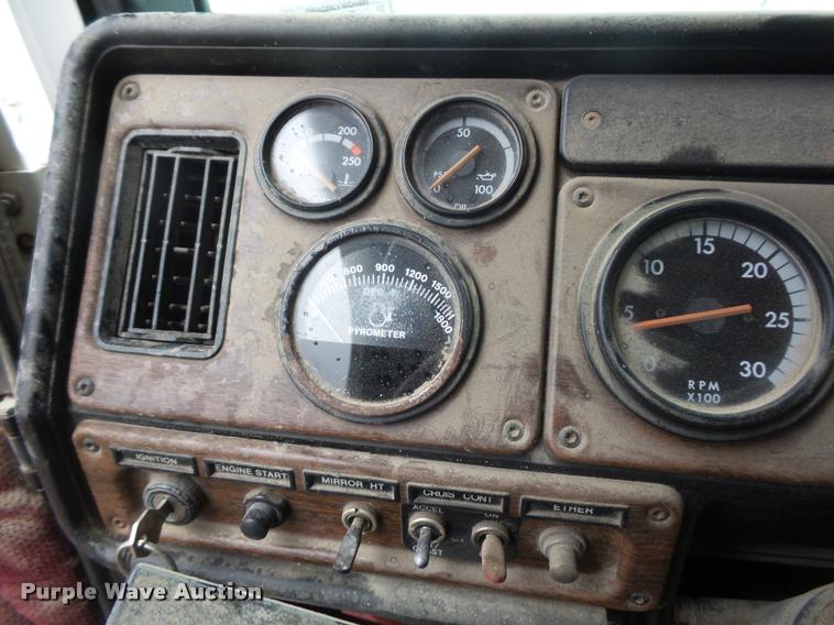 image for item BH9270 1993 Freightliner FLD semi truck