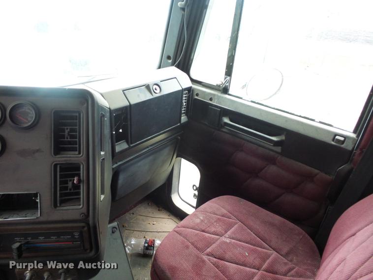 image for item BH9270 1993 Freightliner FLD semi truck