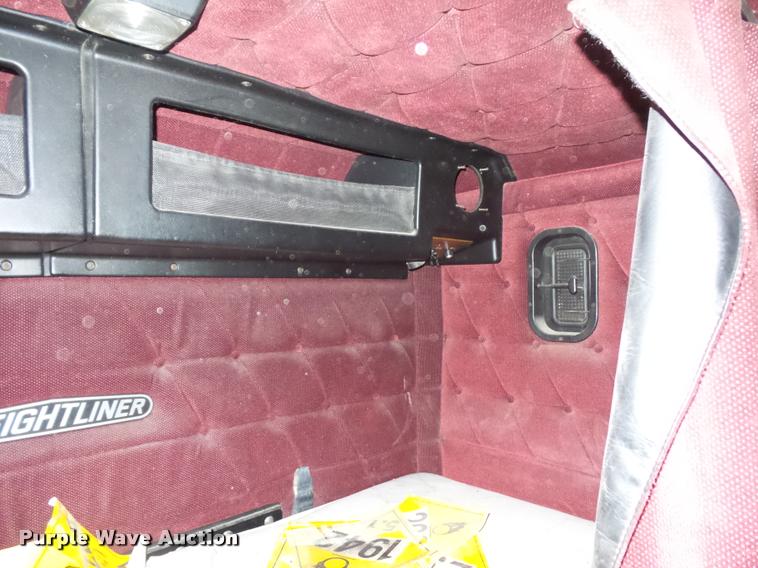 image for item BH9270 1993 Freightliner FLD semi truck