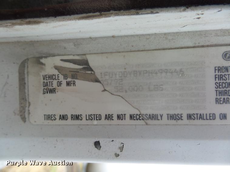 image for item BH9270 1993 Freightliner FLD semi truck