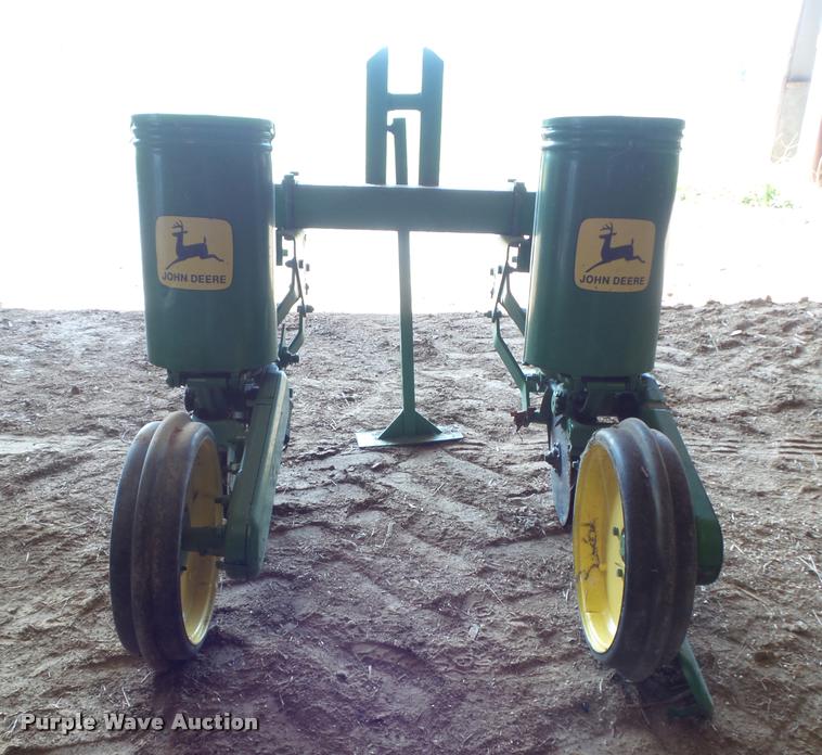 image for item CC9540 John Deere 71 planter
