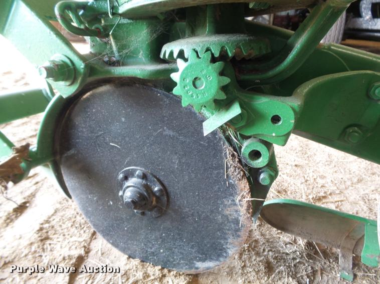 image for item CC9540 John Deere 71 planter