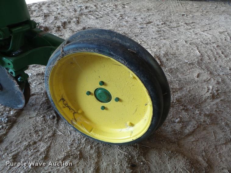 image for item CC9540 John Deere 71 planter