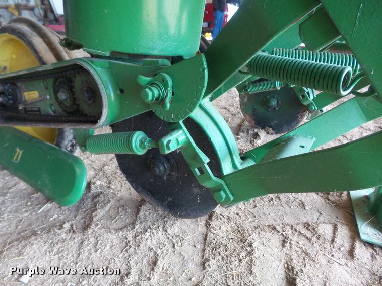 image for item CC9540 John Deere 71 planter