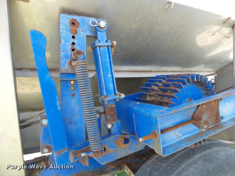 image for item DA2606 Doyle stainless steel fertilizer spreader