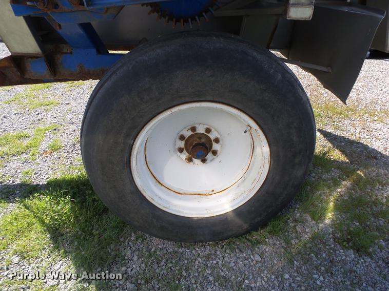 image for item DA2606 Doyle stainless steel fertilizer spreader