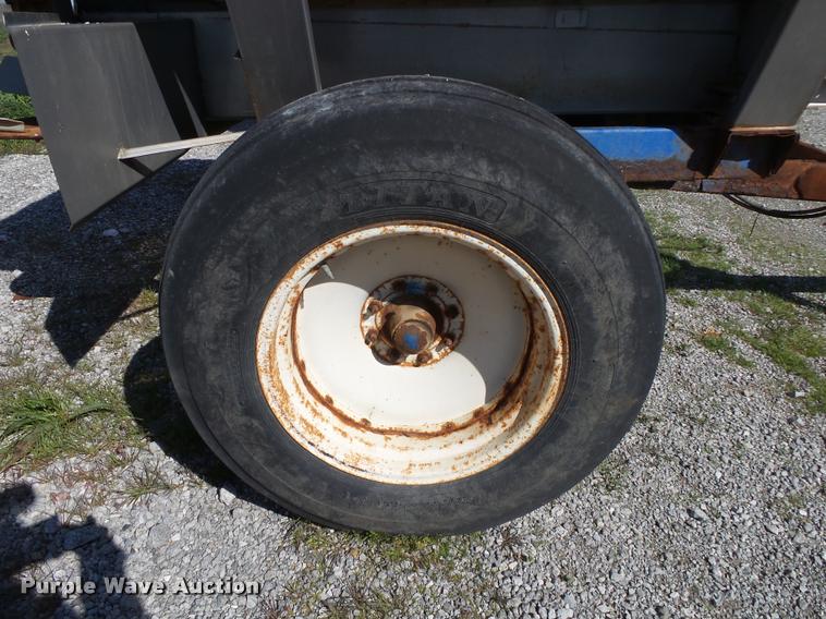 image for item DA2606 Doyle stainless steel fertilizer spreader