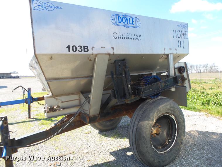 image for item DA2607 Doyle stainless steel fertilizer spreader