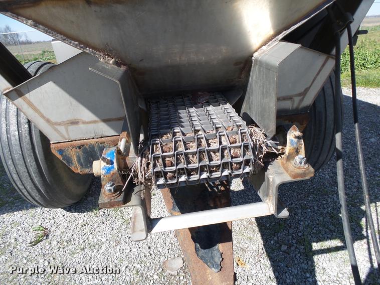 image for item DA2607 Doyle stainless steel fertilizer spreader