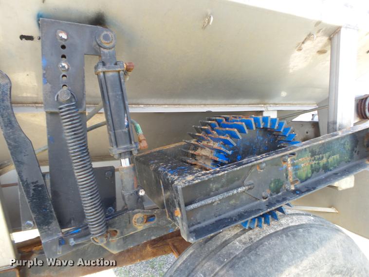 image for item DA2607 Doyle stainless steel fertilizer spreader