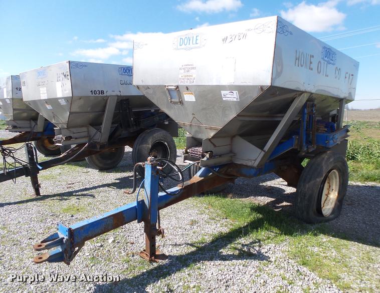 image for item DA2608 Doyle stainless steel fertilizer spreader