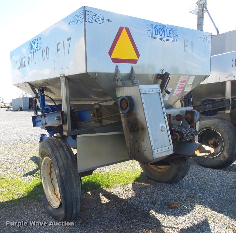image for item DA2608 Doyle stainless steel fertilizer spreader