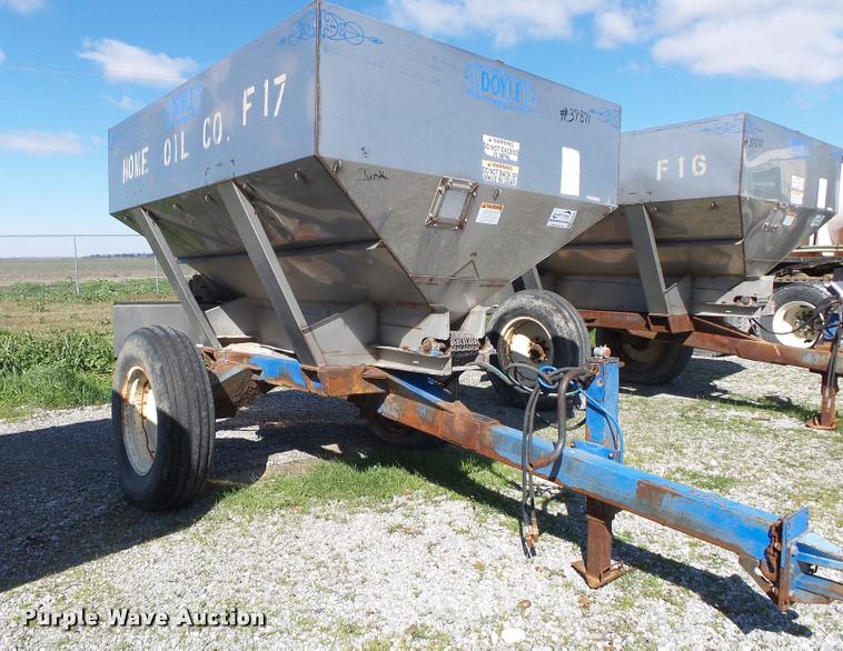 image for item DA2608 Doyle stainless steel fertilizer spreader