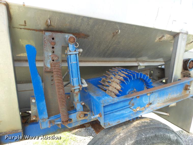 image for item DA2608 Doyle stainless steel fertilizer spreader