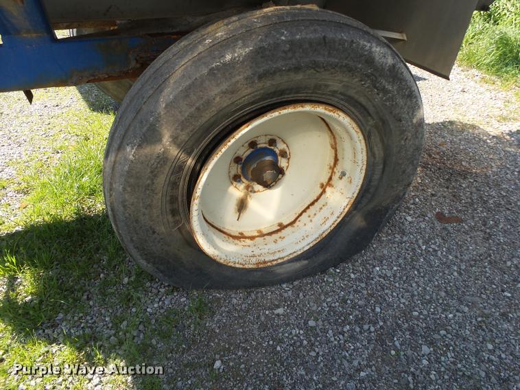 image for item DA2608 Doyle stainless steel fertilizer spreader