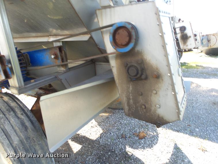 image for item DA2608 Doyle stainless steel fertilizer spreader