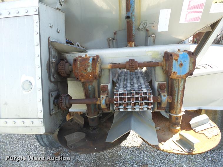 image for item DA2608 Doyle stainless steel fertilizer spreader